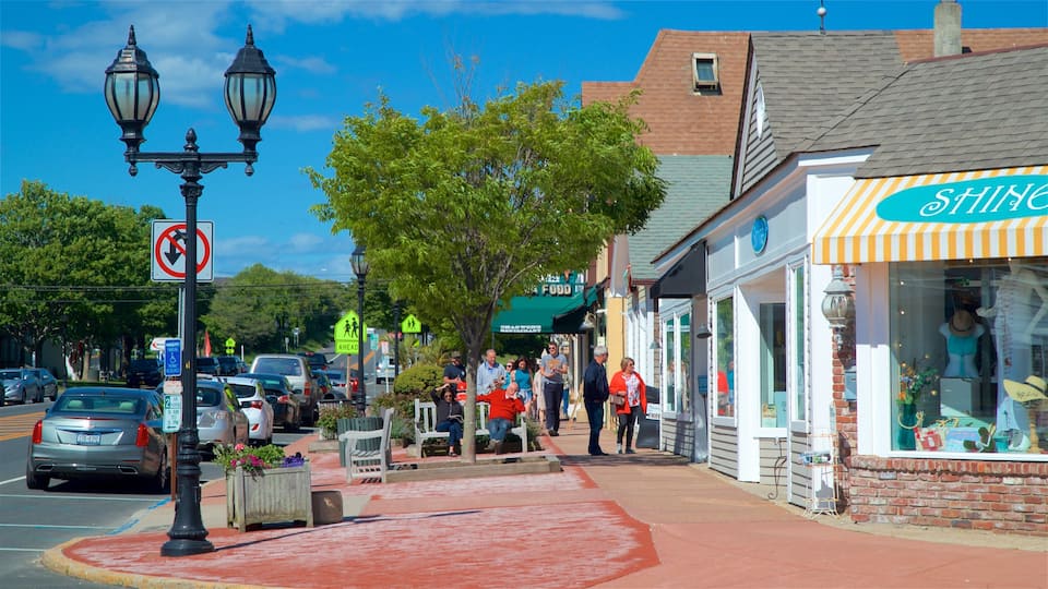 Montauk que incluye una pequeña ciudad o aldea