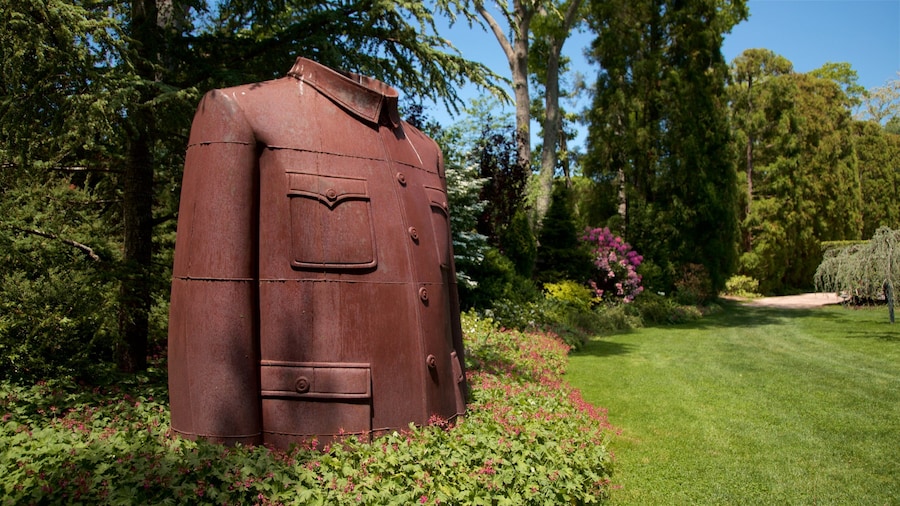 LongHouse Reserve featuring outdoor art, wildflowers and a garden