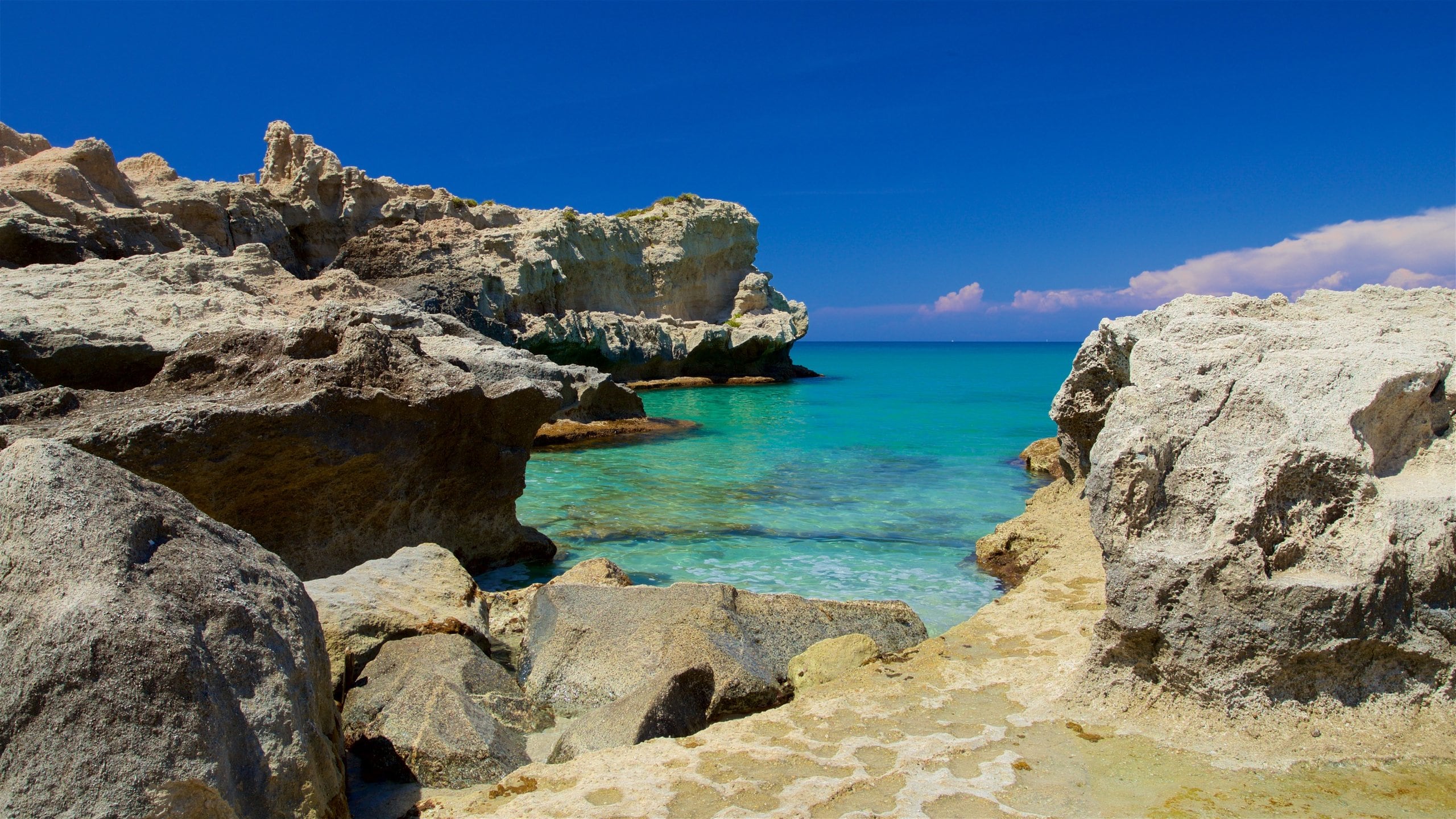 Spiaggia di Riaci a Italia: tour e visite guidate | Expedia.it