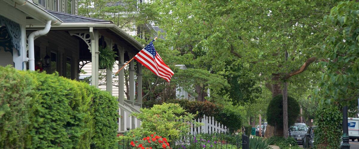 Cape May - Wildwood which includes flowers and a house