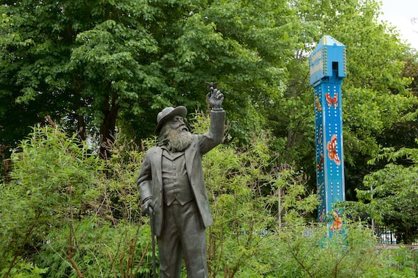 Jardin pour enfants Camden Children\'s Garden qui includes statue ou sculpture et parc