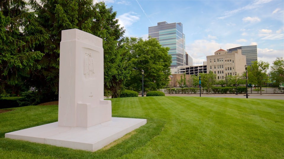 Newark mostrando una ciudad y un parque