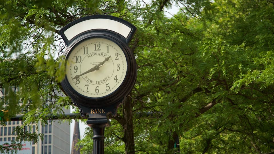 Centre-ville de Newark mettant en vedette art en plein air