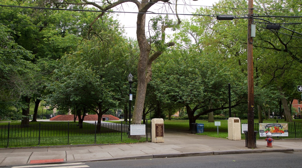 Hamilton Park showing a park