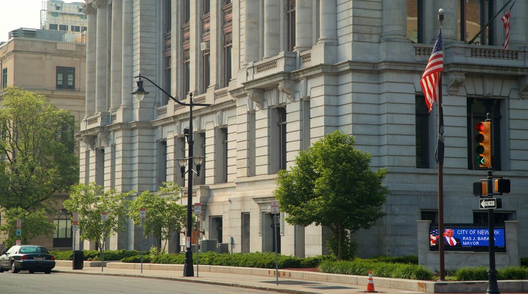 Hôtel de ville de Newark montrant patrimoine historique et ville