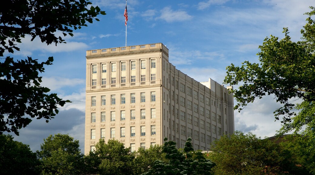 Military Park featuring heritage elements and a city