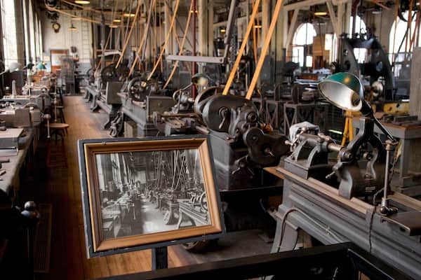 Thomas Edison National Historic Site welches beinhaltet Innenansichten, Kunst und Geschichtliches