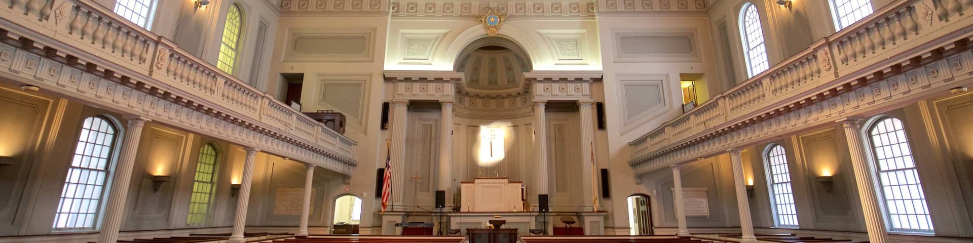 Newark showing interior views, a church or cathedral and heritage elements