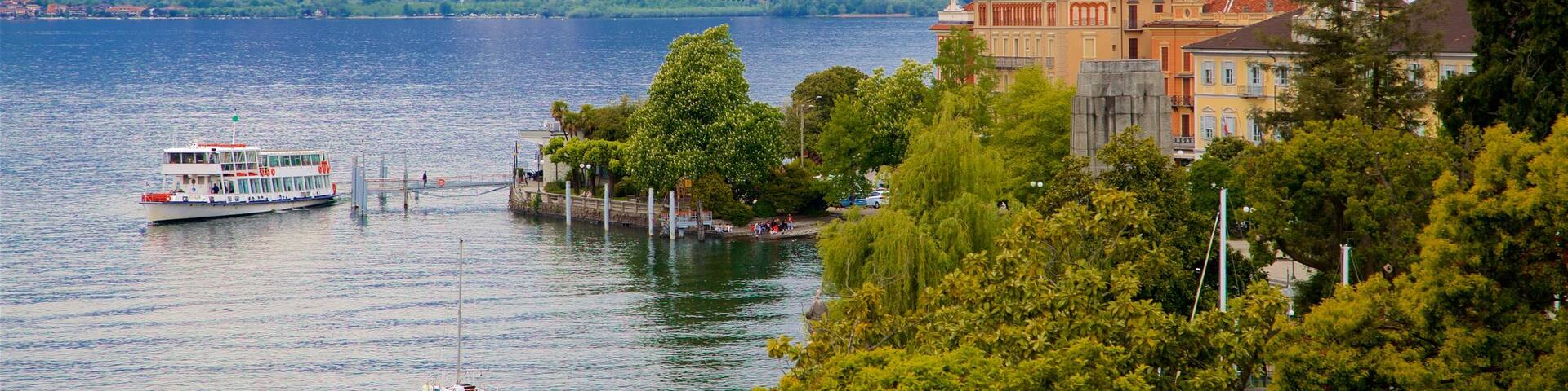 Villa Giulia featuring a lake or waterhole, a small town or village and mountains