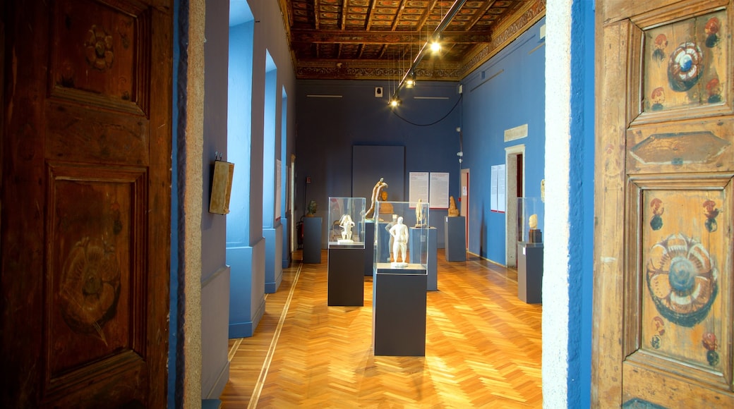 Museo del Paesaggio mostrando vistas internas
