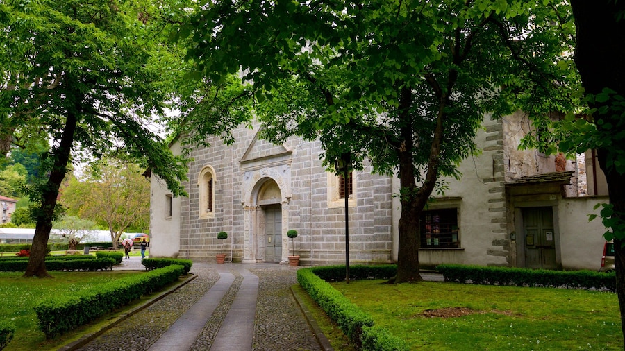 Iglesia de Madonna di Campagna mostrando elementos patrimoniales y jardín
