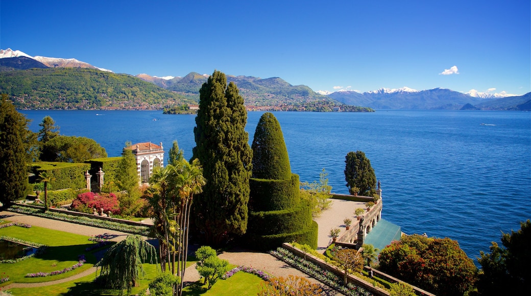 Giardino botanico dell\'isola Bella che include parco e lago o sorgente d\'acqua