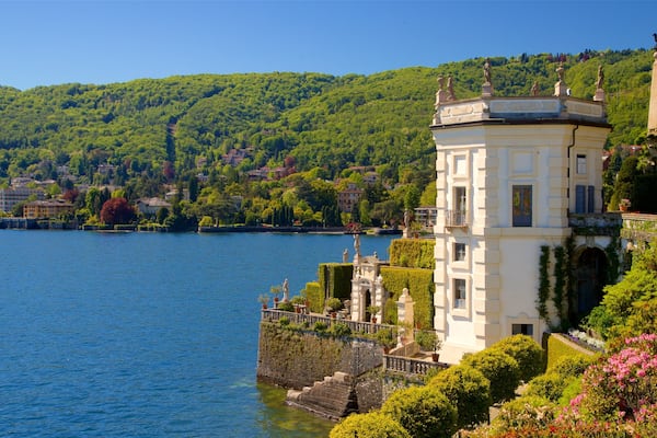 Botanischer Garten der Isola Bella welches beinhaltet Wildblumen, See oder Wasserstelle und Geschichtliches
