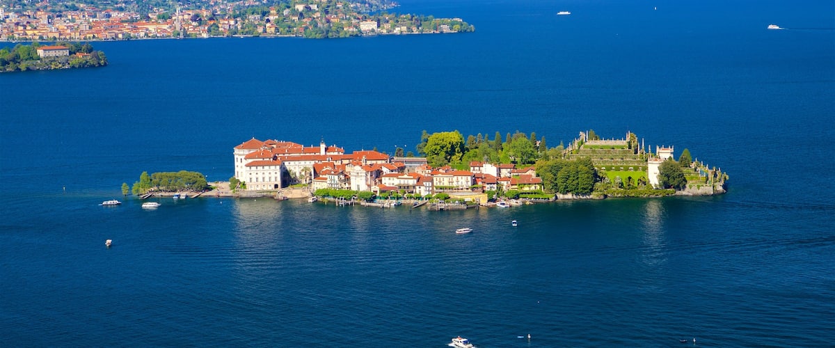 Funivia Stresa-Alpino-Mottarone showing island views, a coastal town and a small town or village