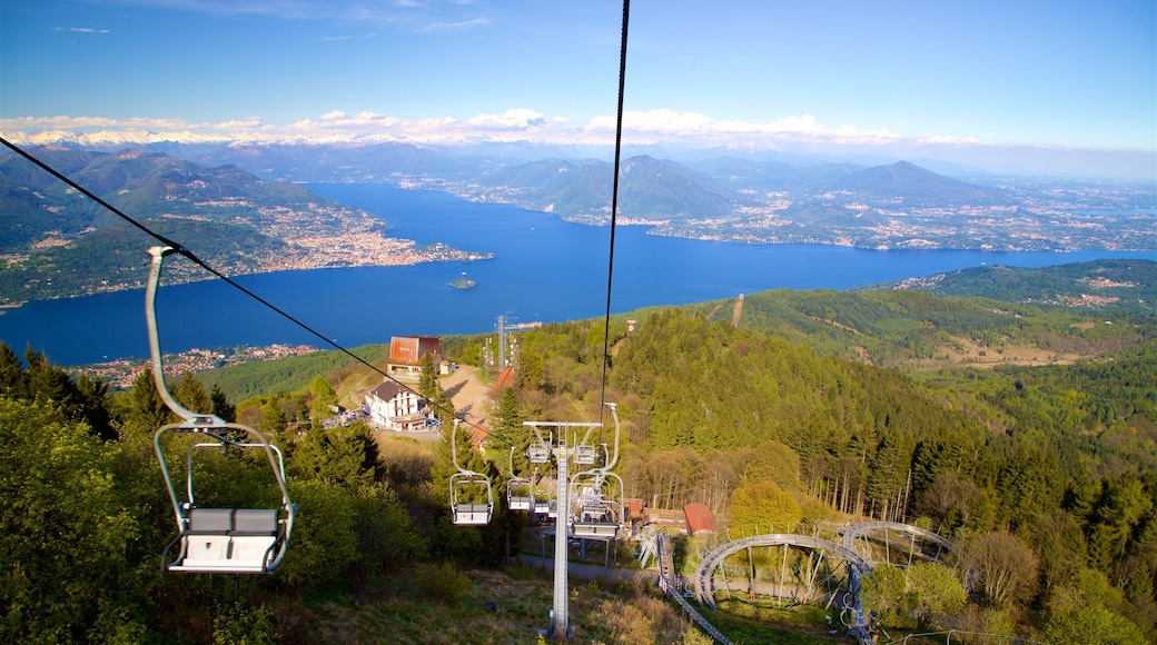 Funivia Stresa-Alpino-Mottarone che include paesaggi rilassanti, fiume o ruscello e funivia