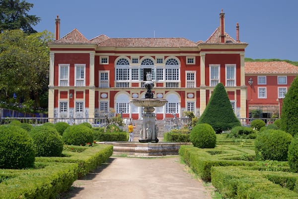 Palace of the Marquises featuring a fountain, heritage elements and a house