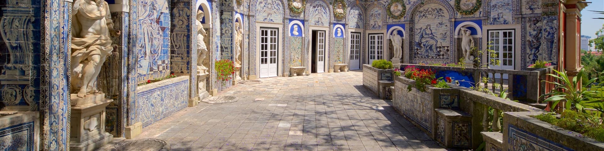 Palace of the Marquises featuring a statue or sculpture and heritage elements