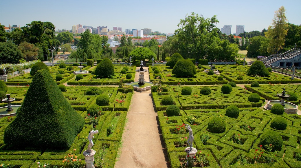 Palácio dos Marqueses de Fronteira que inclui um parque, uma cidade e paisagem