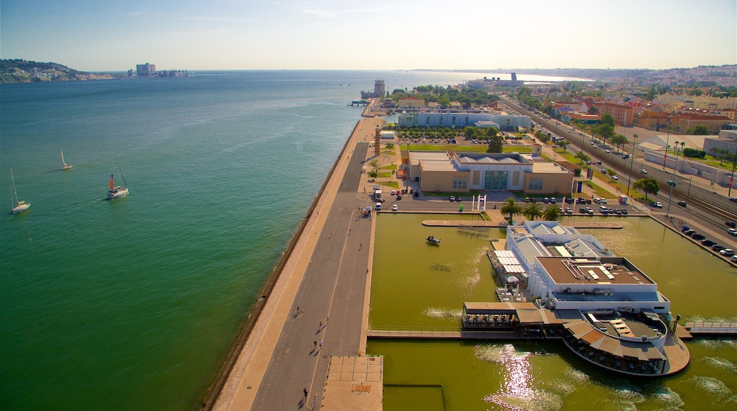 Padrão dos Descobrimentos featuring a bay or harbour, general coastal views and a coastal town