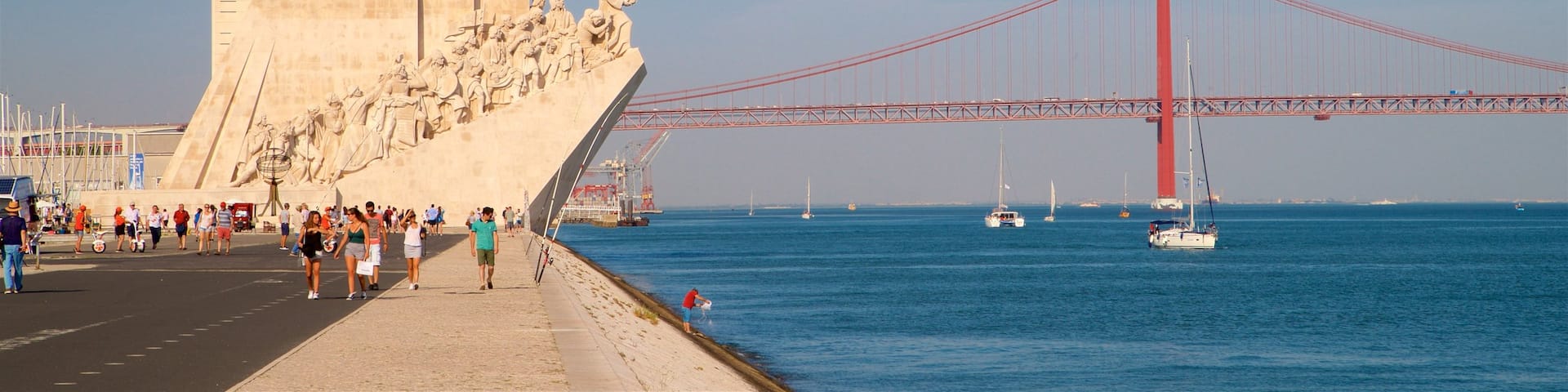 Padrão dos Descobrimentos showing a river or creek, a monument and street scenes