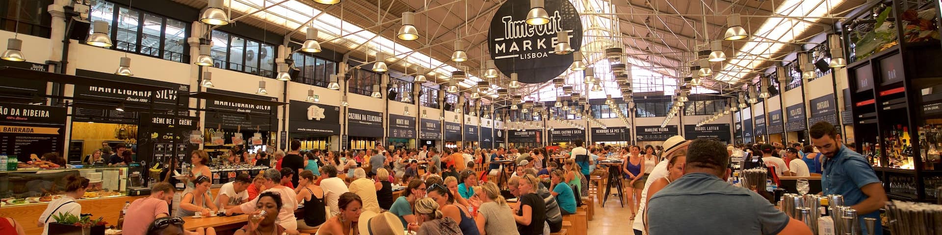 Lisbon District showing interior views and markets as well as a large group of people