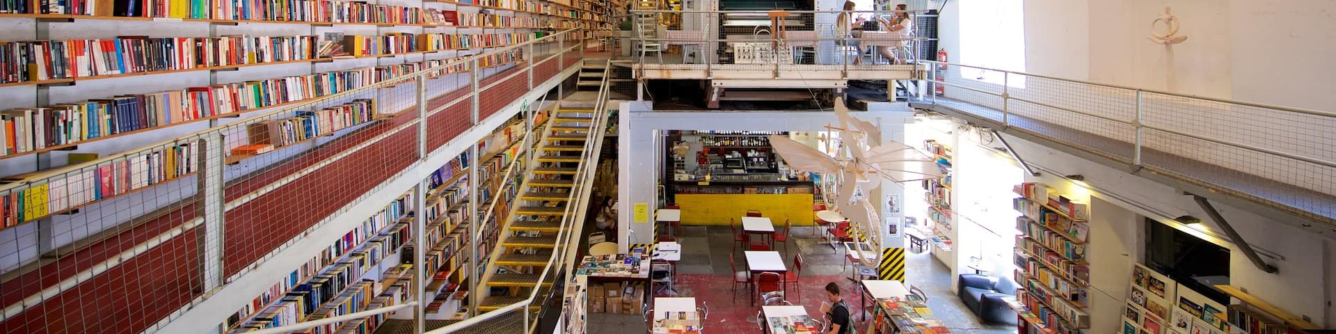 Lisbon District showing shopping and interior views