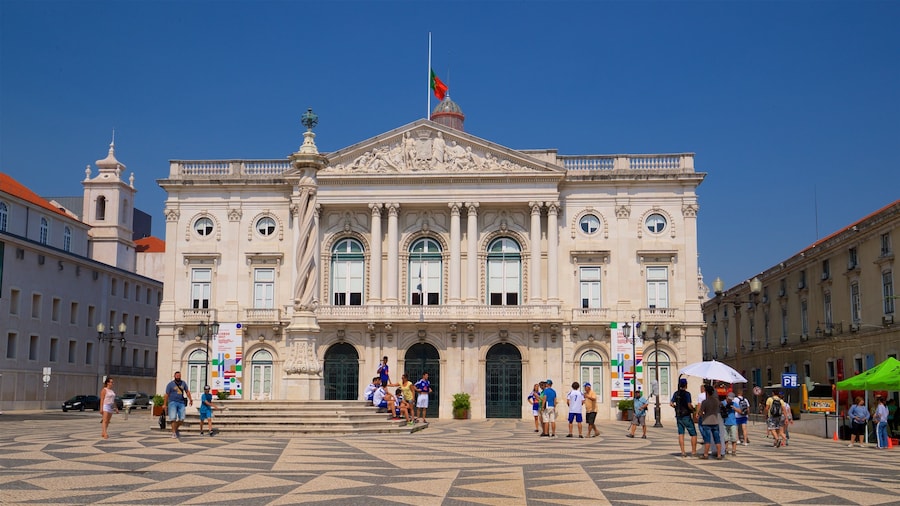 Lisbon District which includes a square or plaza and heritage architecture as well as a small group of people