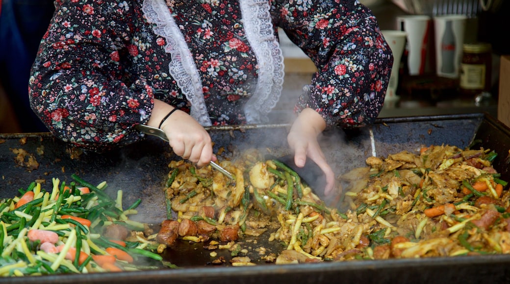 Silver Dollar City showing markets and food as well as an individual femail