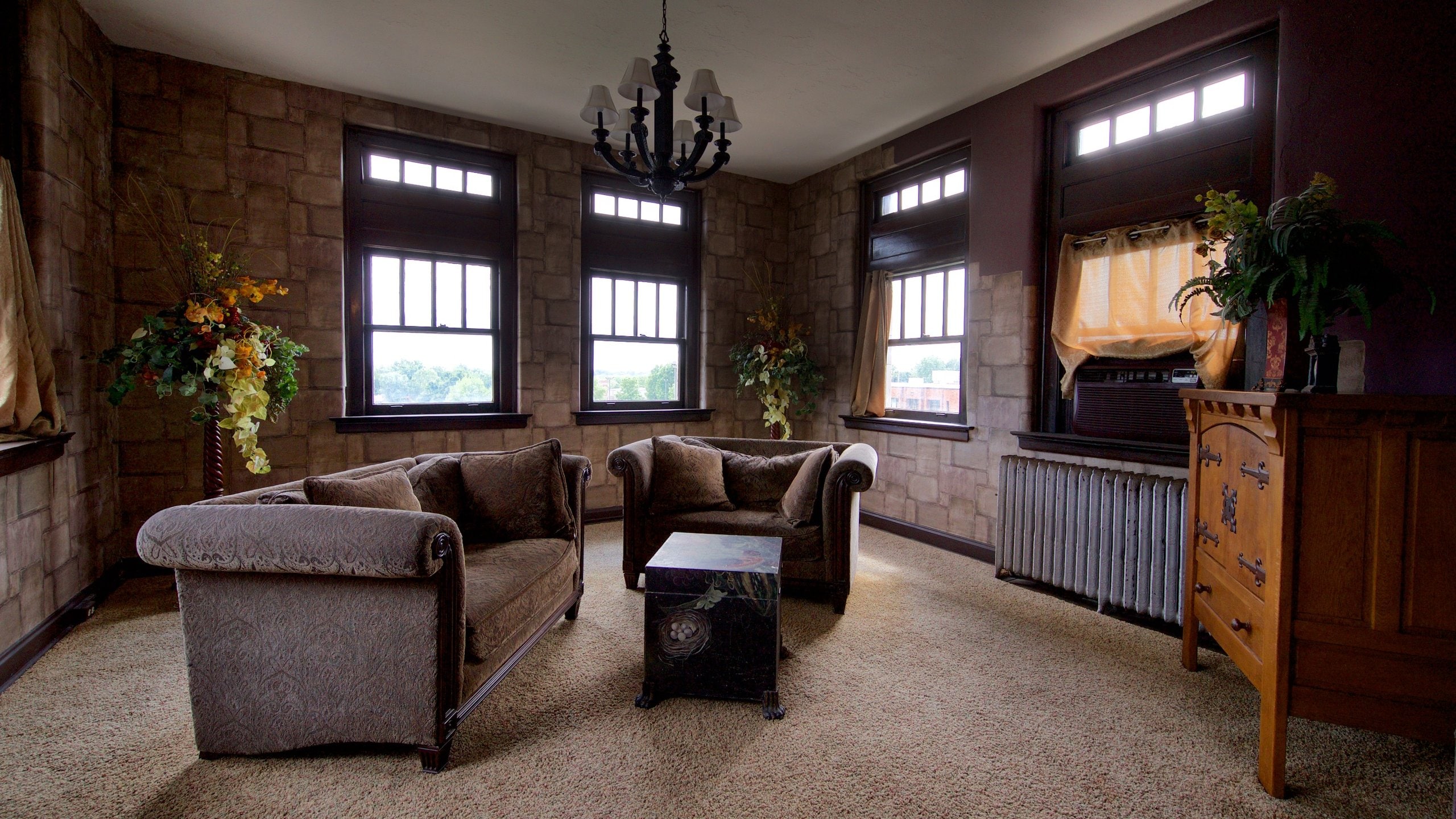 Pythian Castle som inkluderar ett hus och interiörer