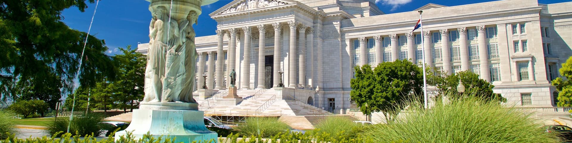 Missouri State Capitol featuring a fountain, heritage architecture and an administrative buidling