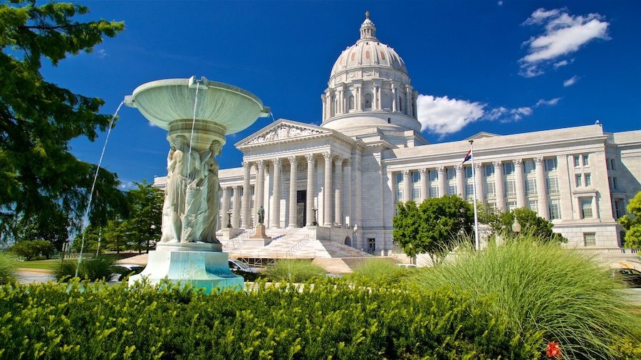 Missouri State Capitol which includes heritage architecture, an administrative building and a fountain