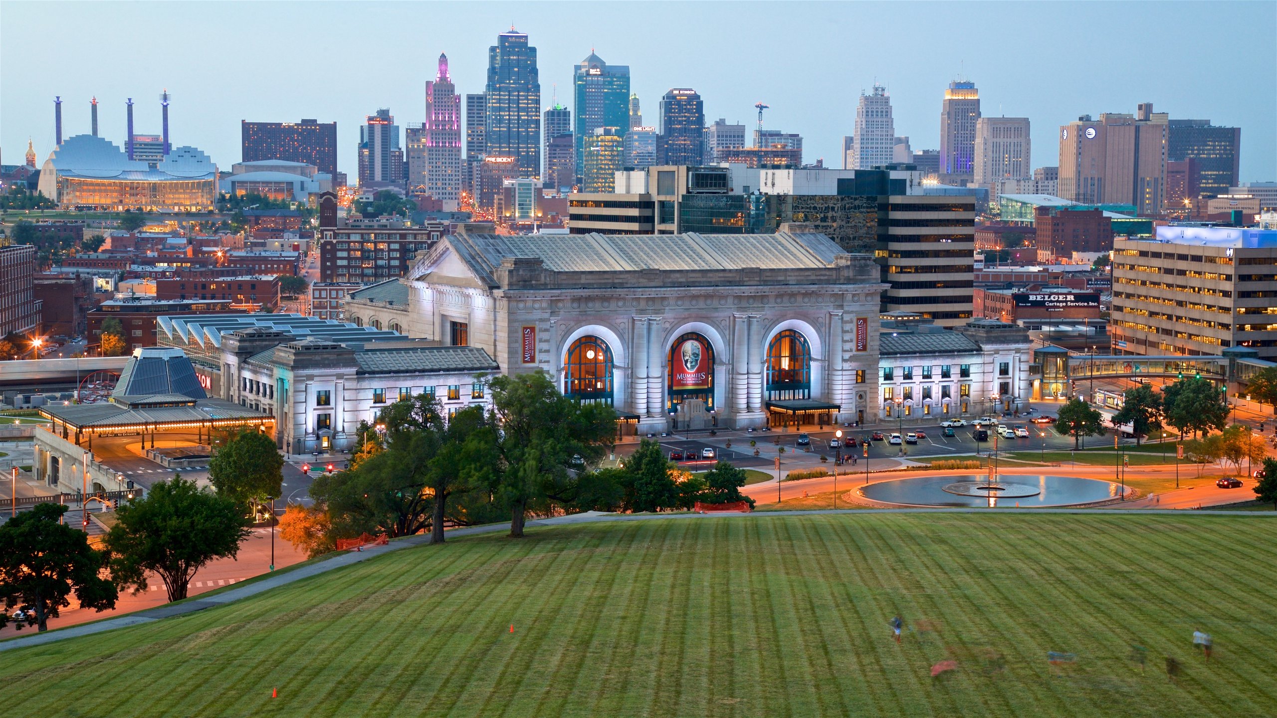 Union Station featuring heritage architecture, landscape views and a high rise building