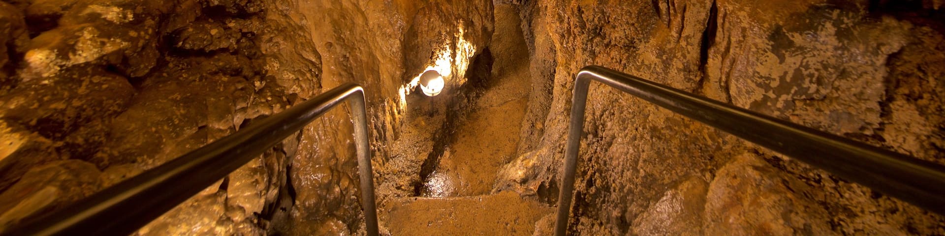 Bridal Cave que incluye cuevas