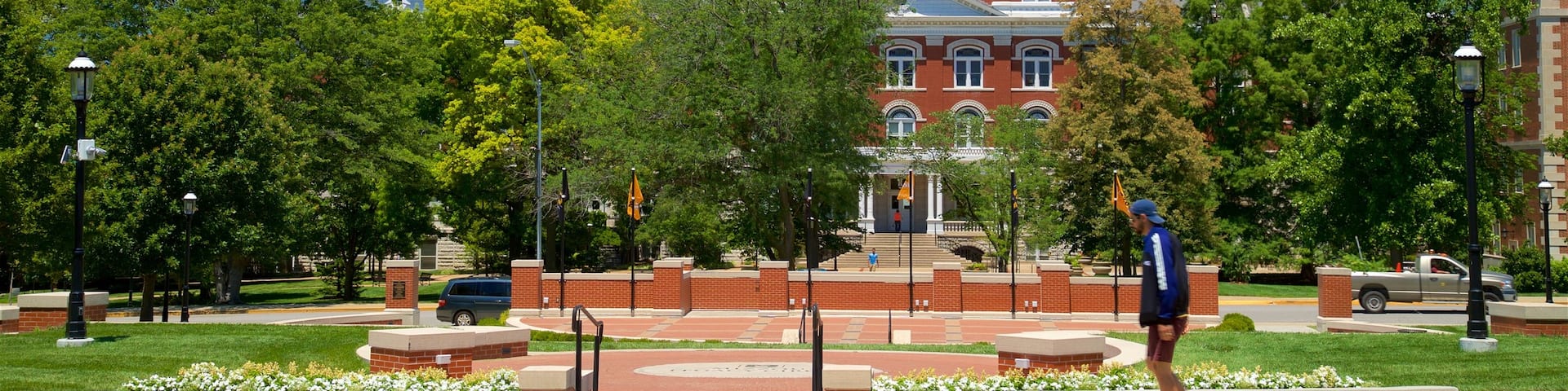 University of Missouri featuring heritage architecture, a park and street scenes