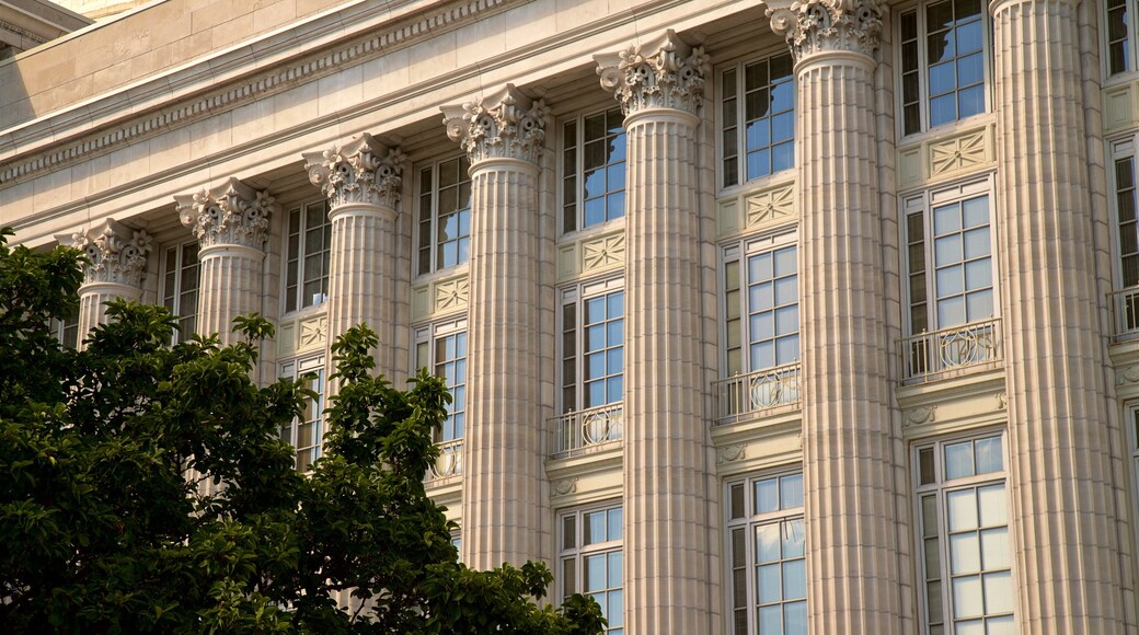 Missouri State Capitol showing heritage elements