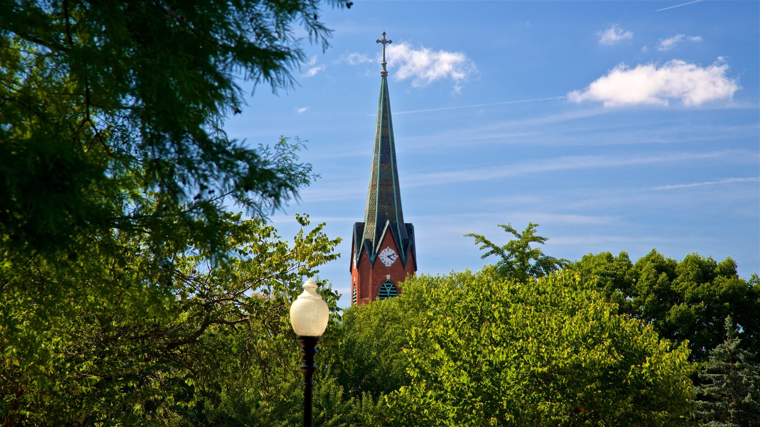 Jefferson City mostrando elementos del patrimonio y un jardín