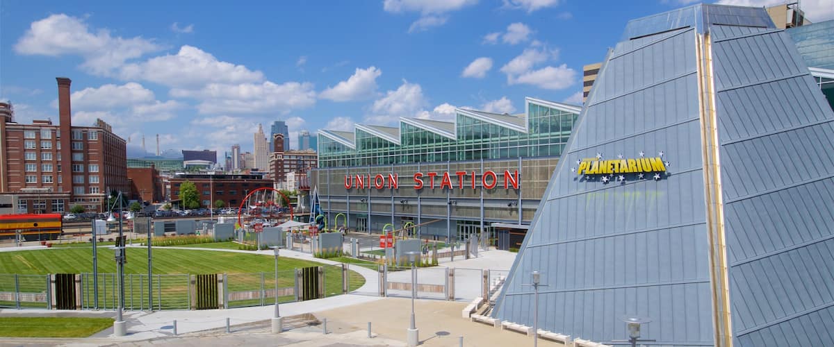 Science City at Union Station which includes a garden, modern architecture and a city