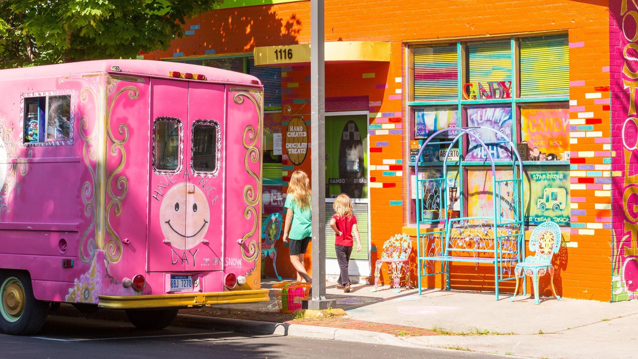 Saginaw showing street scenes as well as children