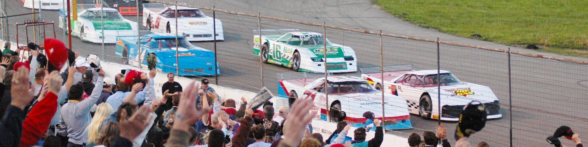 Birch Run showing a sporting event as well as a large group of people