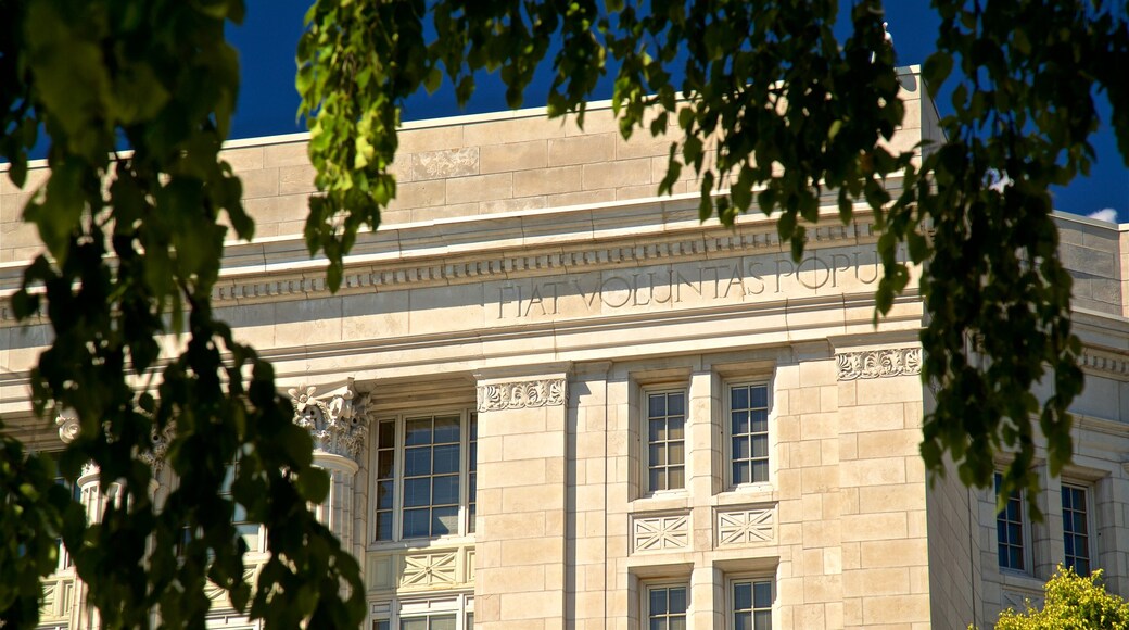 Missouri State Capitol which includes heritage elements