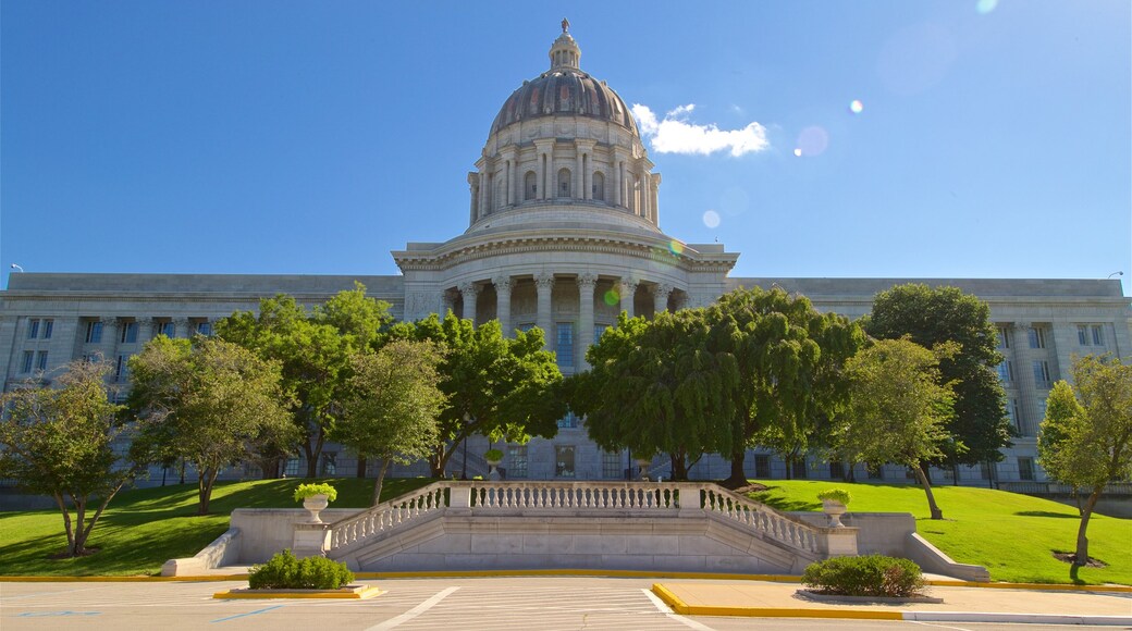 Missouri State Capitol which includes heritage architecture