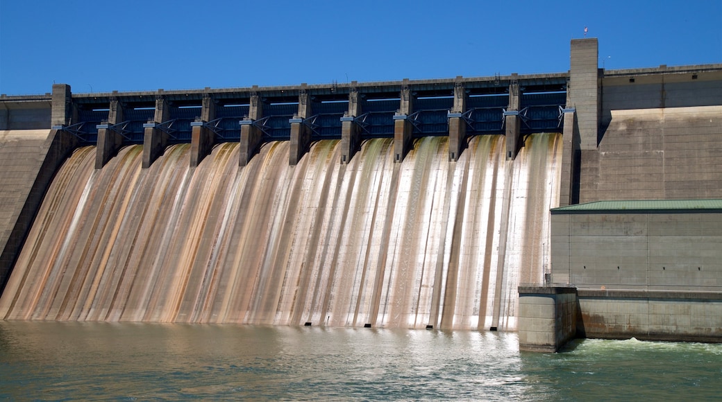 Table Rock Dam which includes a lake or waterhole