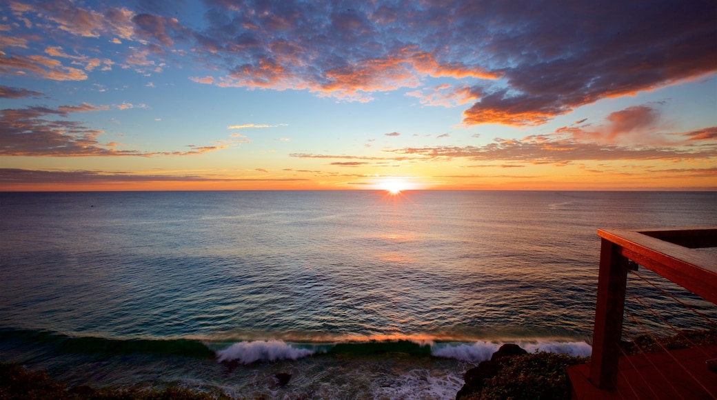 Point Danger que incluye vista general a la costa, un atardecer y vista panorámica