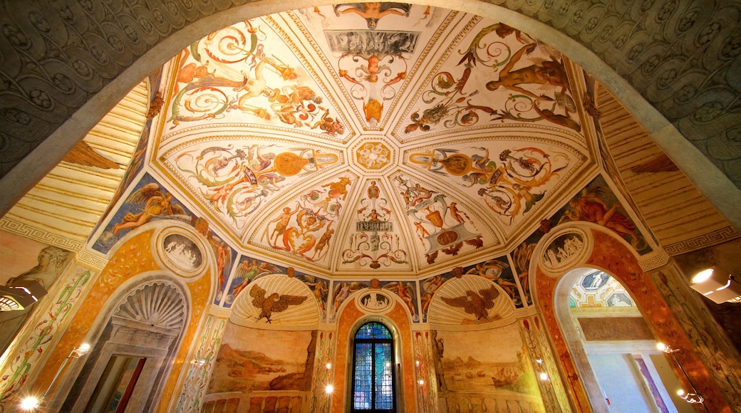 Padua que incluye arte, elementos del patrimonio y vistas interiores