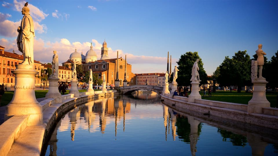 Prato della Valle showing a sunset, heritage architecture and a statue or sculpture