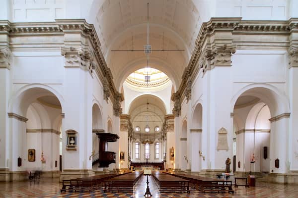 DÎme de Padoue mettant en vedette vues intérieures, patrimoine historique et église ou cathédrale