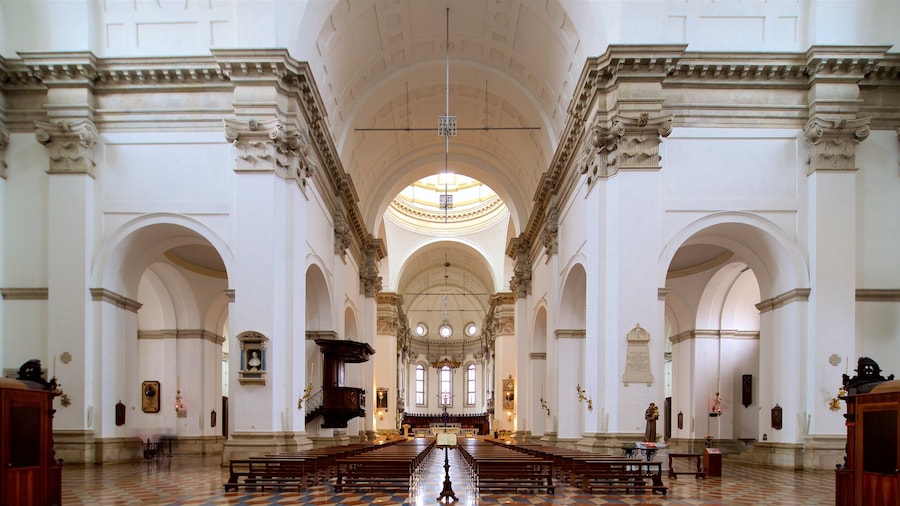Padua-kathedraal bevat interieur, historisch erfgoed en een kerk of kathedraal
