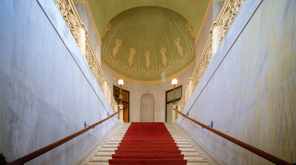 Café Pedrocchi montrant vues intérieures et patrimoine historique