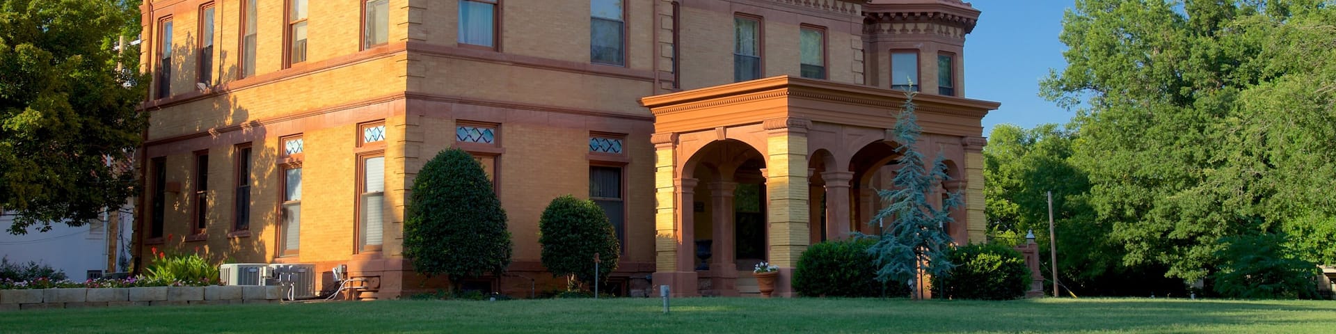 Overholser Mansion featuring heritage elements, a house and a garden