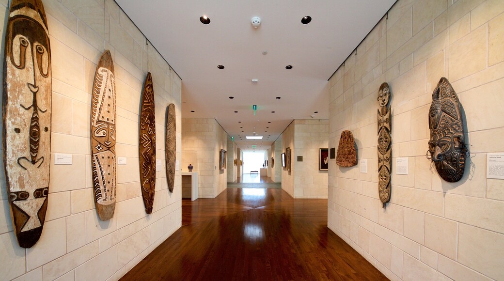 Fred Jones Jr.Museum of Art montrant art, culture autochtone et vues intérieures